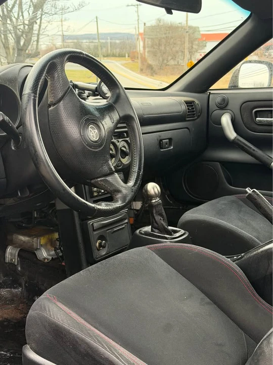 2001 Toyota MR2 Spyder/MR-S - Image 2 of 3