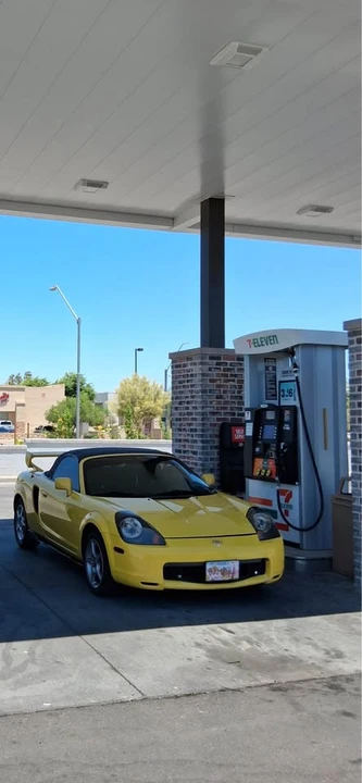 2001 Toyota MR2 Spyder/MR-S - Image 12 of 13