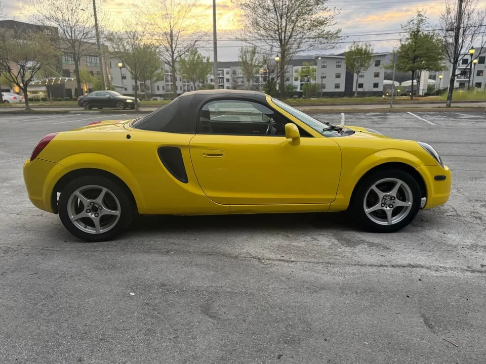 2001 Toyota MR2 Spyder/MR-S - Image 11 of 18