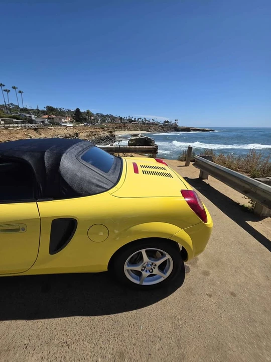 2001 Toyota MR2 Spyder/MR-S - Image 13 of 20