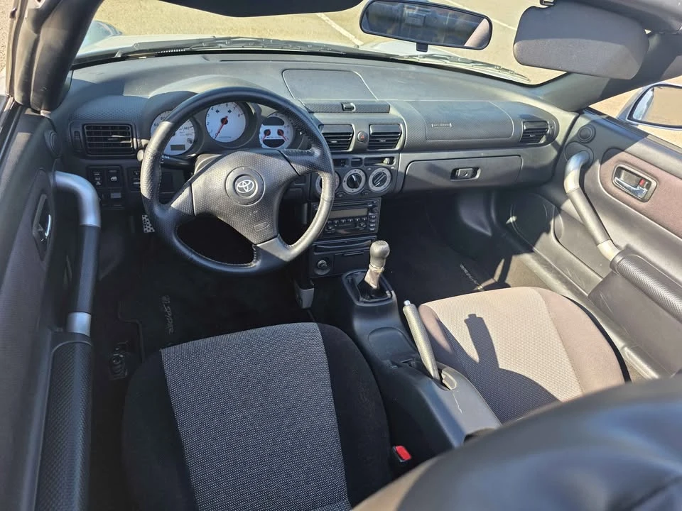 2001 Toyota MR2 Spyder/MR-S - Image 10 of 13