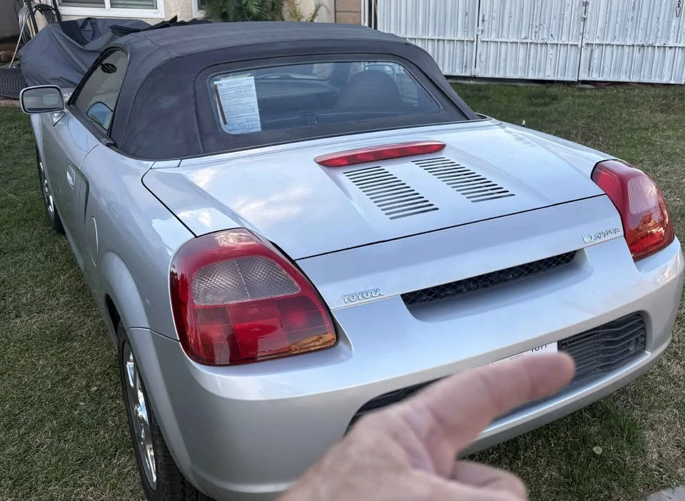 2001 Toyota MR2 Spyder/MR-S - Image 2 of 8