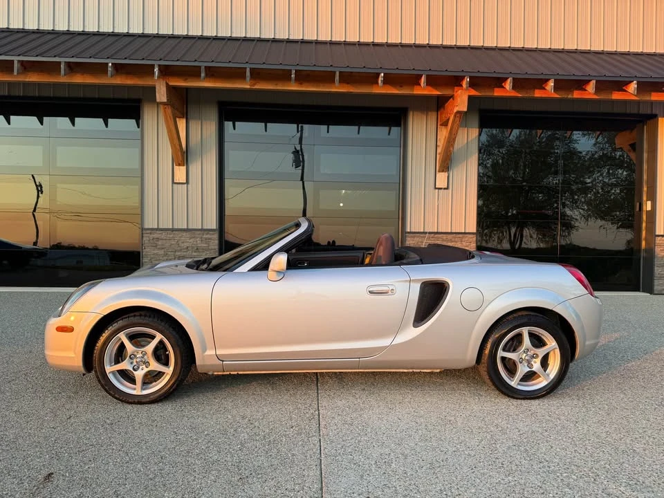 2001 Toyota MR2 Spyder/MR-S - Image 2 of 20
