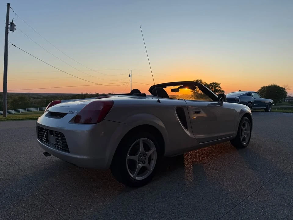 2001 Toyota MR2 Spyder/MR-S - Image 10 of 20