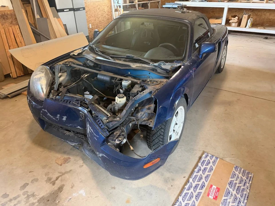 2001 Toyota MR2 Spyder/MR-S - Image 2 of 6