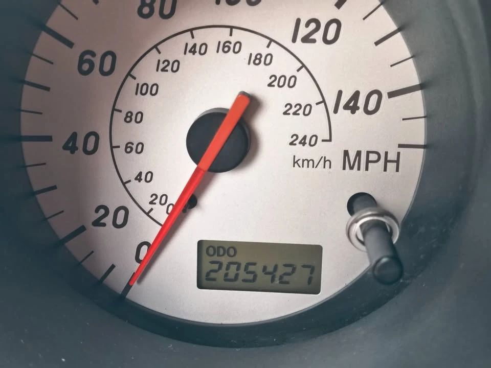 2001 Toyota MR2 Spyder/MR-S - Image 11 of 13