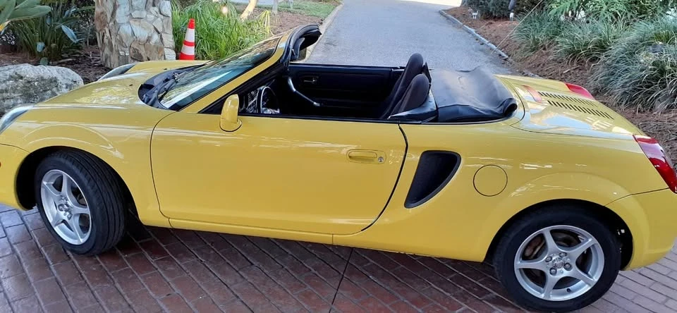 2001 Toyota MR2 Spyder/MR-S - Image 16 of 20