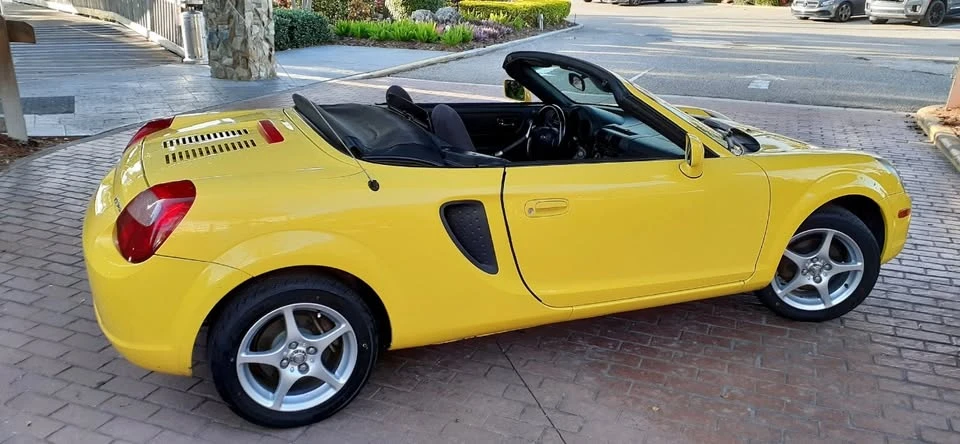 2001 Toyota MR2 Spyder/MR-S - Image 9 of 20