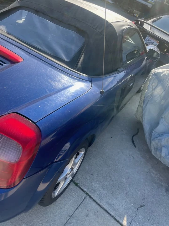 2001 Toyota MR2 Spyder/MR-S - Image 2 of 4