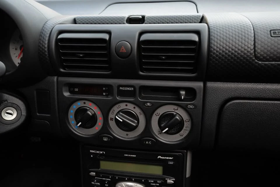 2001 Toyota MR2 Spyder/MR-S - Image 18 of 20