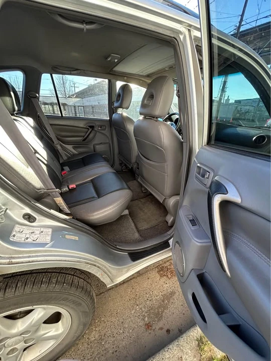 2001 Toyota RAV4 2nd Gen - Image 15 of 17