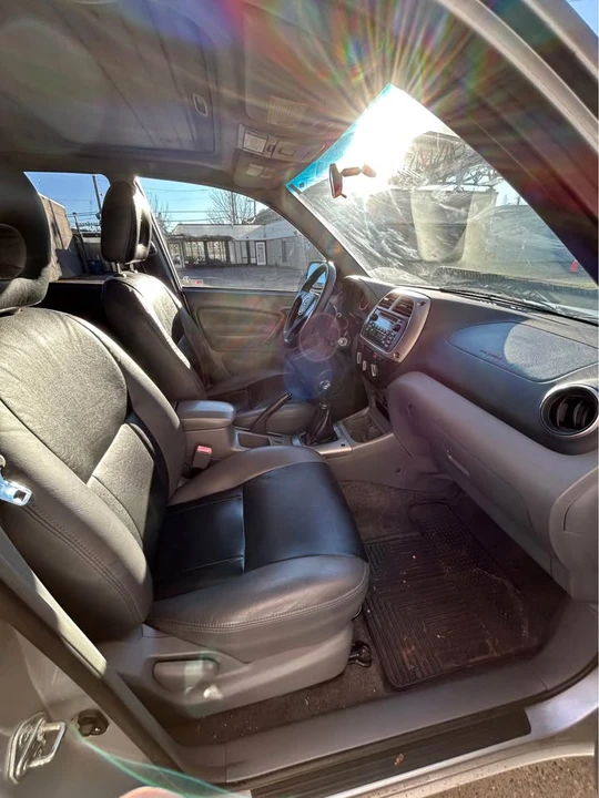 2001 Toyota RAV4 2nd Gen - Image 10 of 17