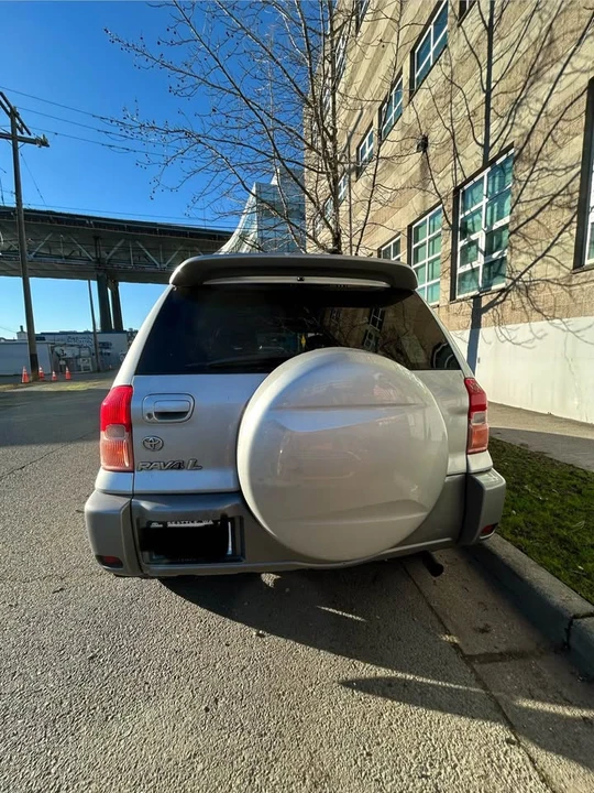2001 Toyota RAV4 2nd Gen - Image 4 of 17