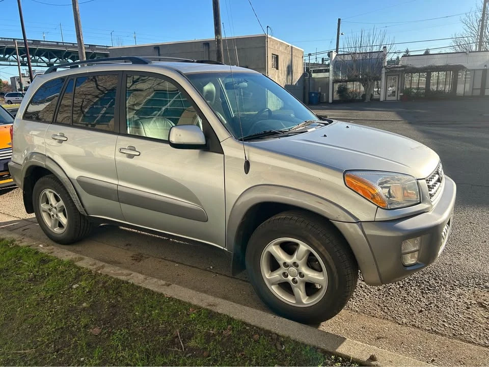 2001 Toyota RAV4 2nd Gen - Image 7 of 17
