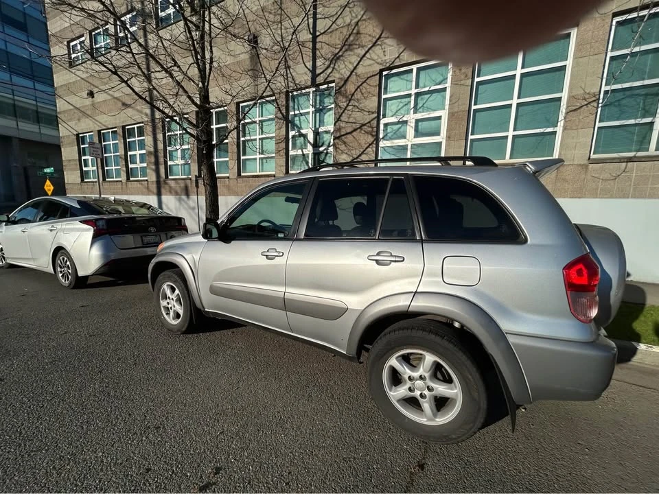 2001 Toyota RAV4 2nd Gen - Image 5 of 17