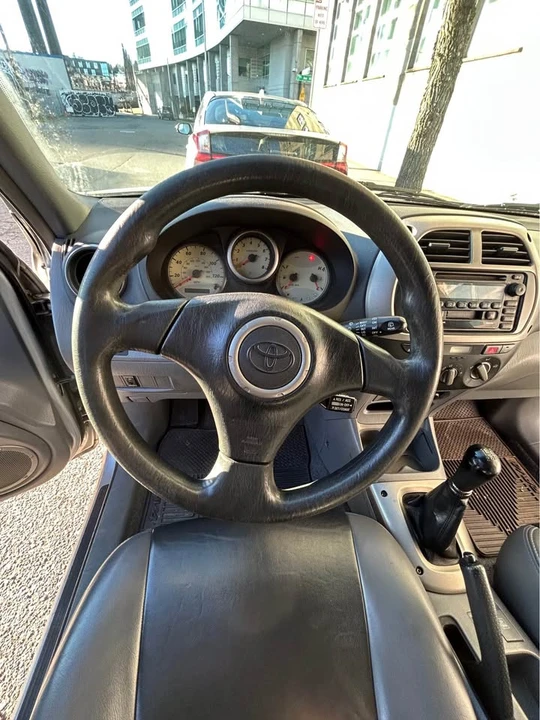 2001 Toyota RAV4 2nd Gen - Image 14 of 17