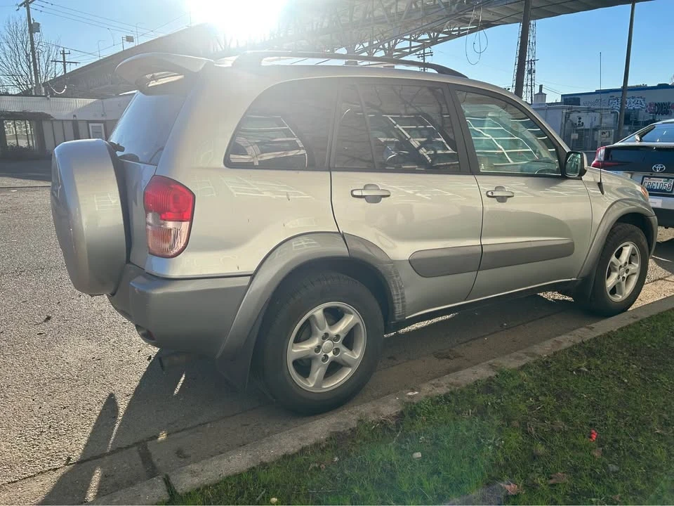 2001 Toyota RAV4 2nd Gen - Image 8 of 17