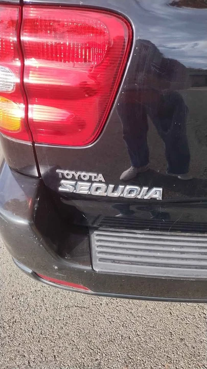 2001 Toyota Sequoia 1st Gen - Image 5 of 6
