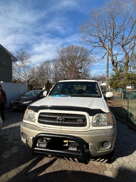 2001 Toyota Sequoia 1st Gen - Image 2 of 6