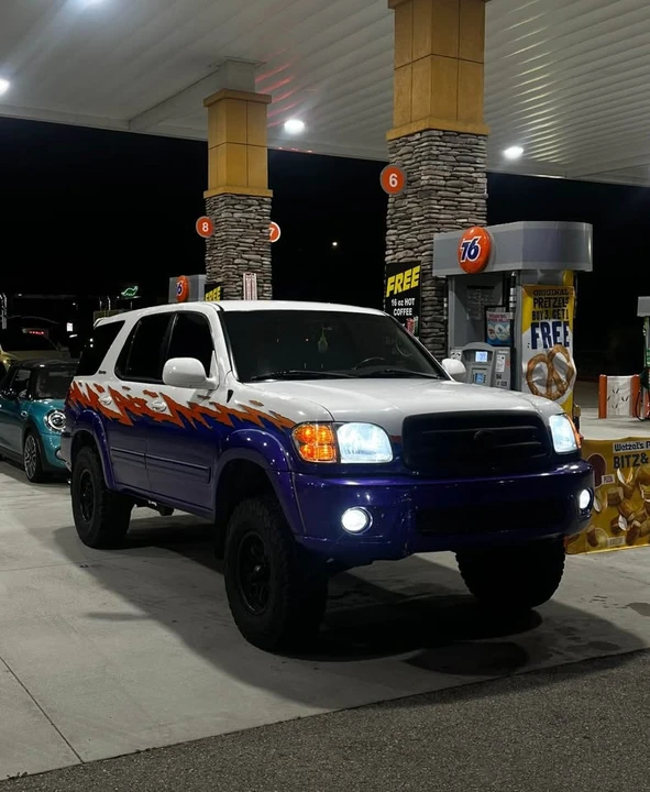 2001 Toyota Sequoia 1st Gen - Image 6 of 9
