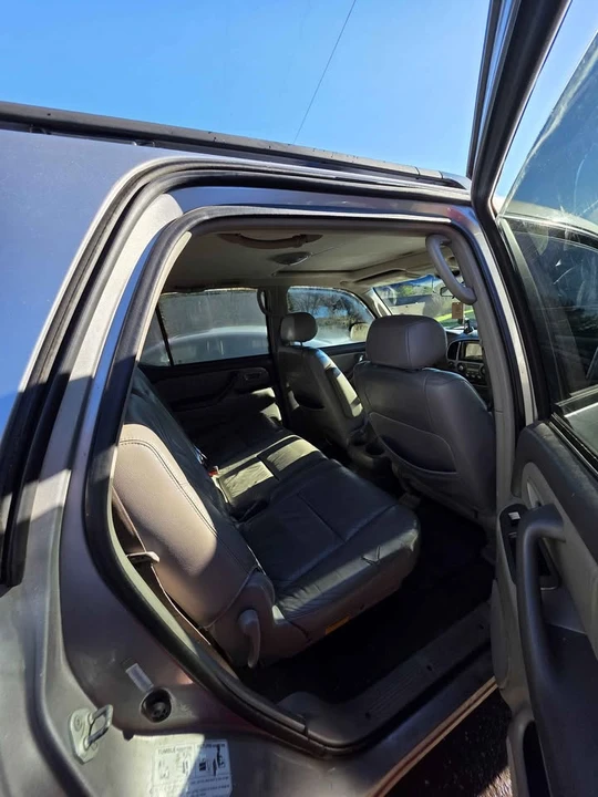 2001 Toyota Sequoia 1st Gen - Image 9 of 10