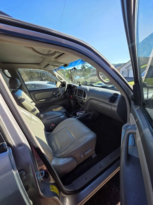 2001 Toyota Sequoia 1st Gen - Image 8 of 10