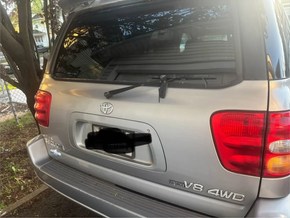 2001 Toyota Sequoia 1st Gen - Image 2 of 9