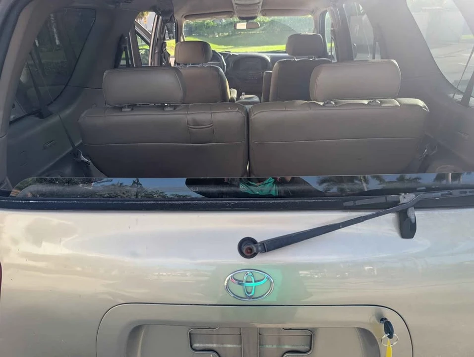 2001 Toyota Sequoia 1st Gen - Image 5 of 12