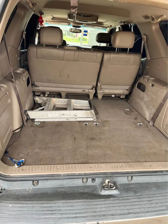 2001 Toyota Sequoia 1st Gen - Image 7 of 9