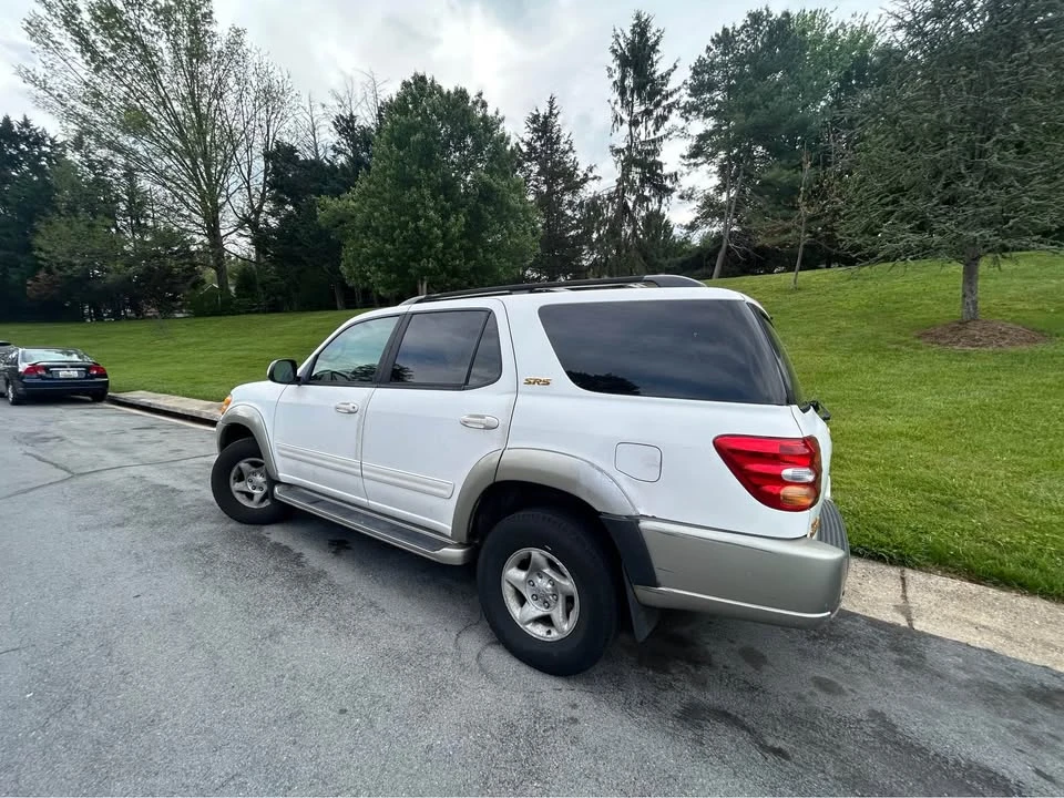 2001 Toyota Sequoia 1st Gen - Image 5 of 15
