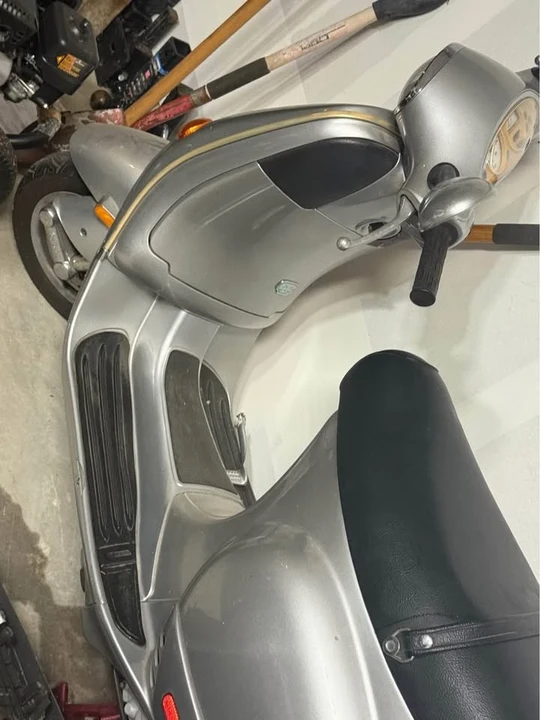 2001 Vespa Sei & PX & ET & LX & GT - Image 3 of 4