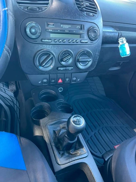 2001 Volkswagen New Beetle - Image 11 of 18