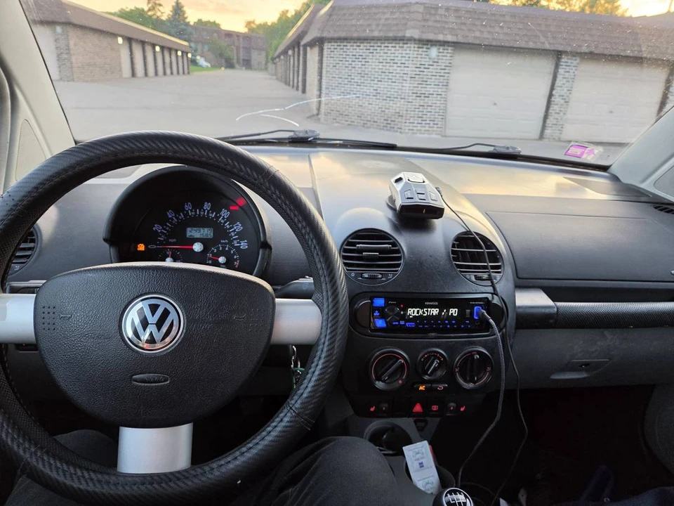 2001 Volkswagen New Beetle - Image 8 of 11