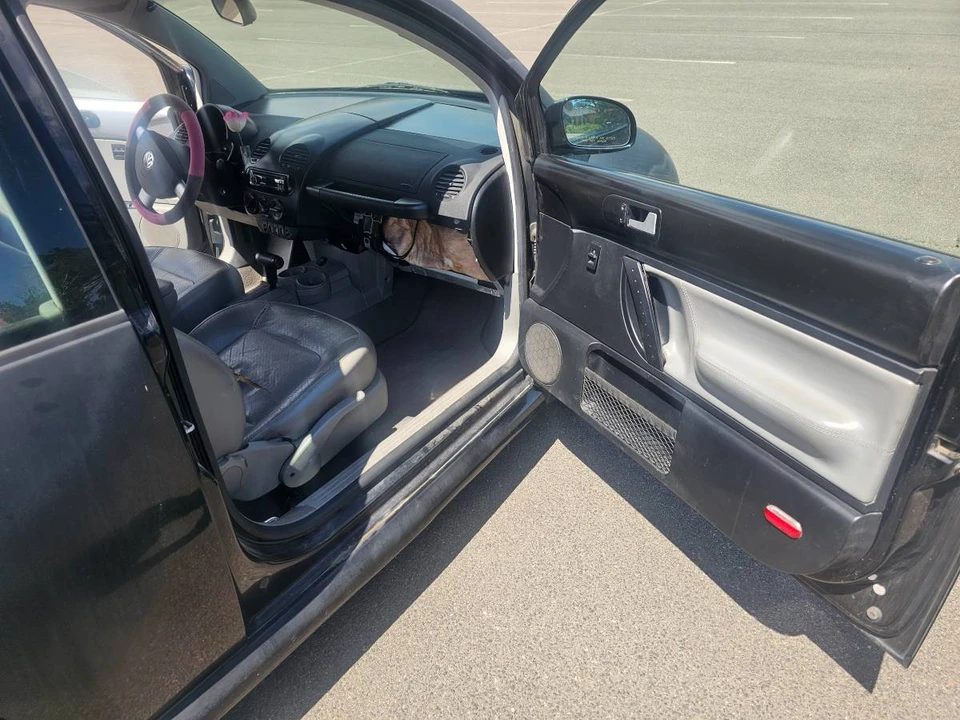 2001 Volkswagen Beetle (1980-2003) - Image 6 of 19