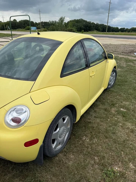 2001 Volkswagen New Beetle - Image 3 of 8