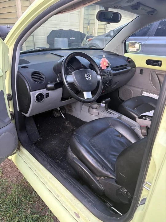 2001 Volkswagen New Beetle - Image 9 of 12