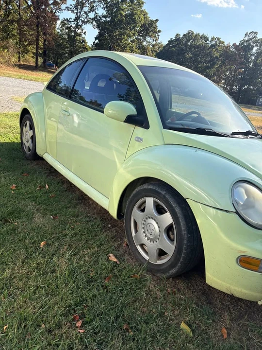2001 Volkswagen New Beetle - Image 10 of 12