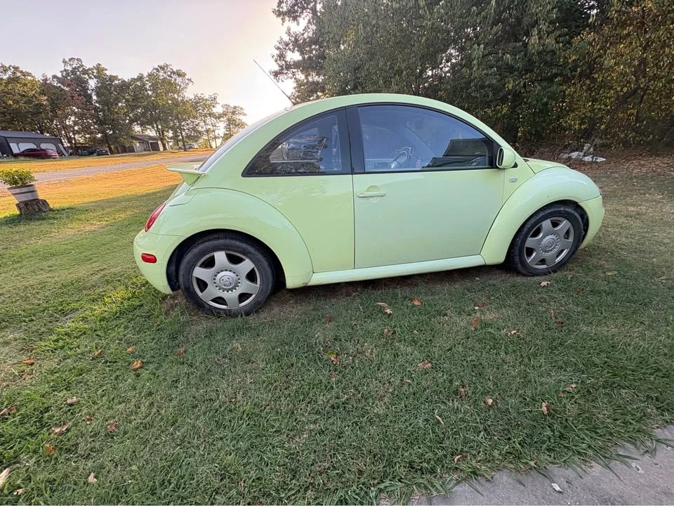 2001 Volkswagen New Beetle - Image 2 of 12