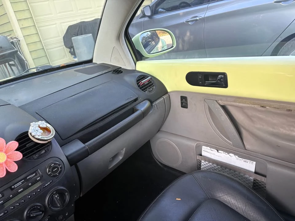 2001 Volkswagen New Beetle - Image 5 of 12