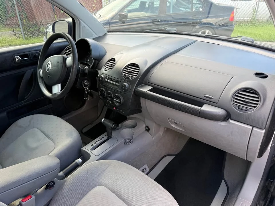 2001 Volkswagen New Beetle - Image 10 of 13