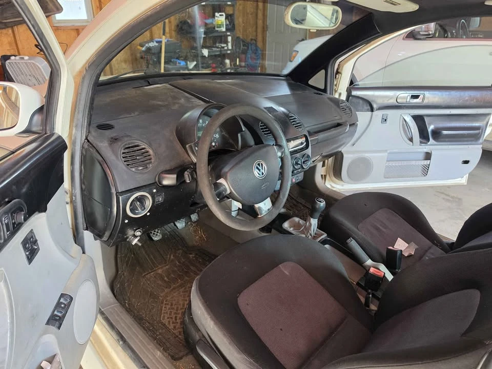 2001 Volkswagen New Beetle - Image 8 of 11