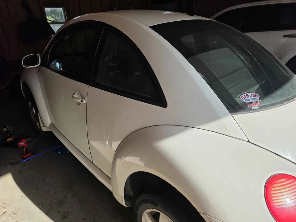 2001 Volkswagen New Beetle - Image 10 of 11