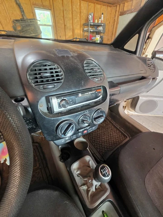 2001 Volkswagen New Beetle - Image 3 of 11