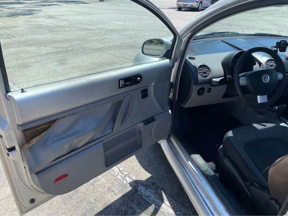 2001 Volkswagen New Beetle - Image 7 of 11