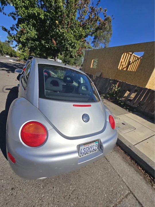 2001 Volkswagen New Beetle - Image 2 of 3