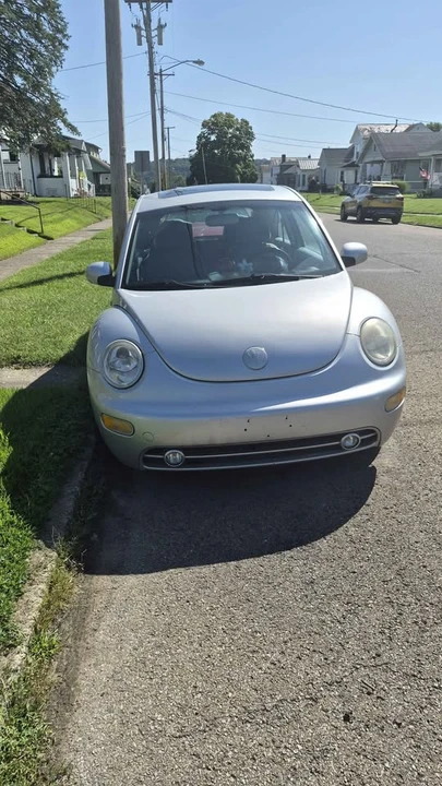 2001 Volkswagen New Beetle - Image 2 of 9