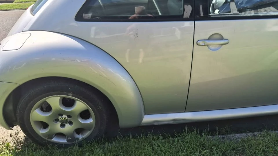 2001 Volkswagen New Beetle - Image 8 of 9