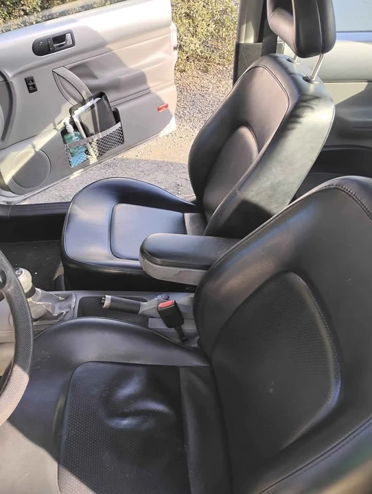 2001 Volkswagen New Beetle - Image 10 of 11