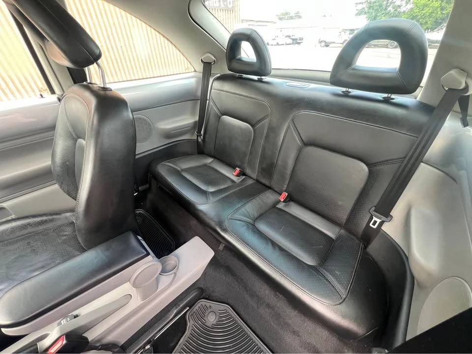 2001 Volkswagen New Beetle - Image 8 of 17