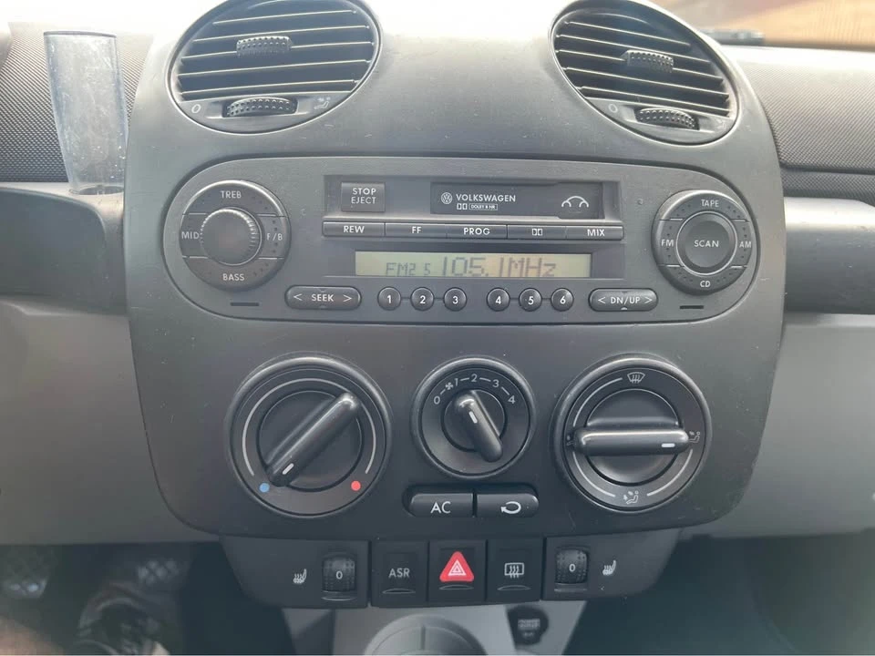 2001 Volkswagen New Beetle - Image 11 of 17